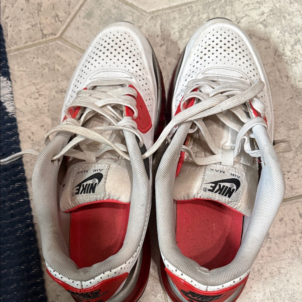 Nike Air Max Men's White and Red Athletic Shoes - Picture 3 of 12